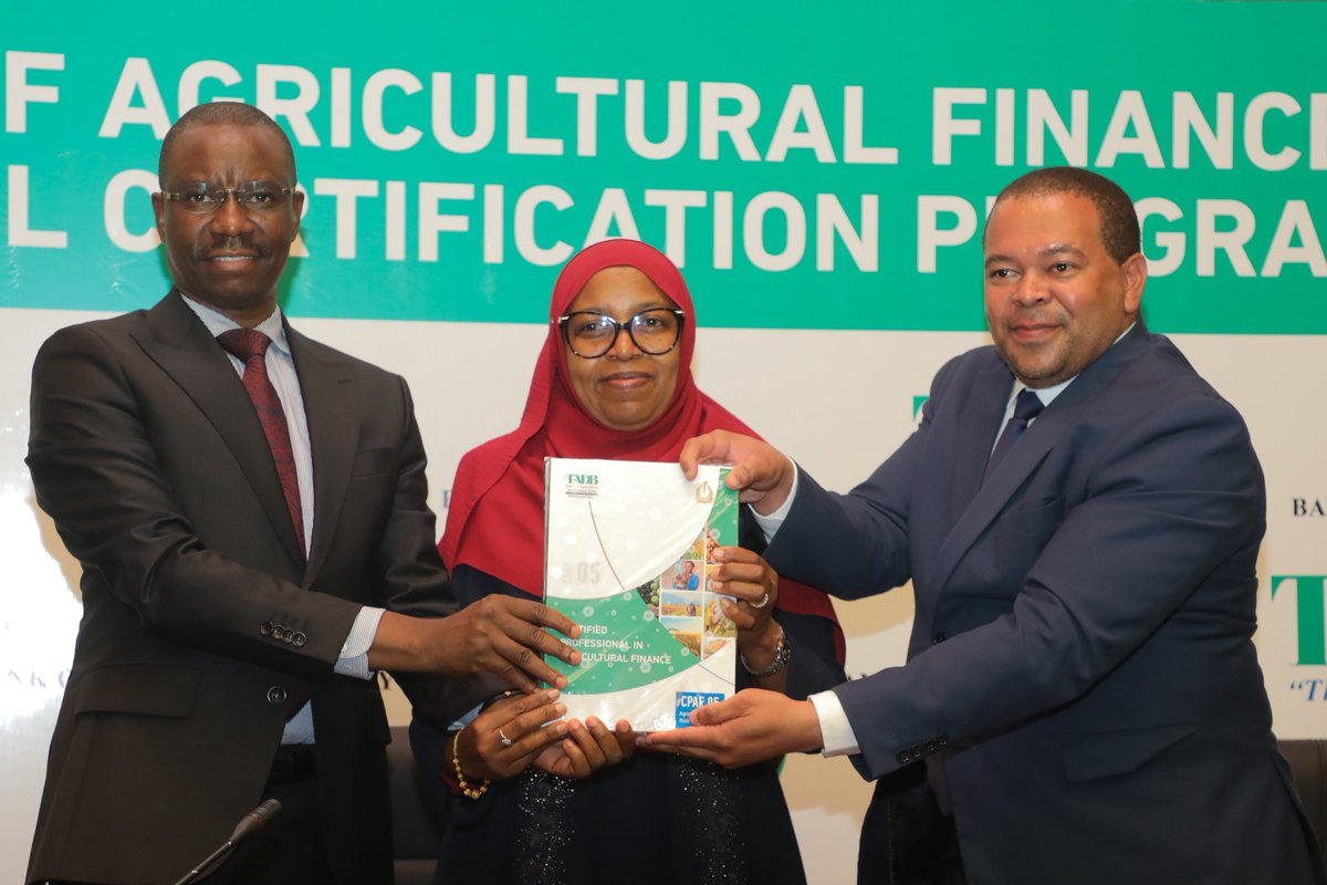 BankOfTanzania's tweet photo. Naibu Gavana, Bi. Sauda  Msemo, leo katika Ofisi za BoT Dar es Salaam, amezindua  Programu ya Ithibati ya Huduma za Kifedha( Certified Professional in Agricultural Finance) inayolenga kuwajengea uwezo wadau wa Sekta ya Kilimo kupitia elimu ya Huduma za Fedha katika sekta hiyo. https://t.co/2akXELMHdV