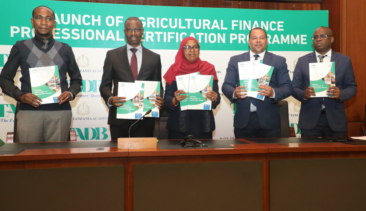 BankOfTanzania's tweet photo. Naibu Gavana, Bi. Sauda  Msemo, leo katika Ofisi za BoT Dar es Salaam, amezindua  Programu ya Ithibati ya Huduma za Kifedha( Certified Professional in Agricultural Finance) inayolenga kuwajengea uwezo wadau wa Sekta ya Kilimo kupitia elimu ya Huduma za Fedha katika sekta hiyo. https://t.co/2akXELMHdV