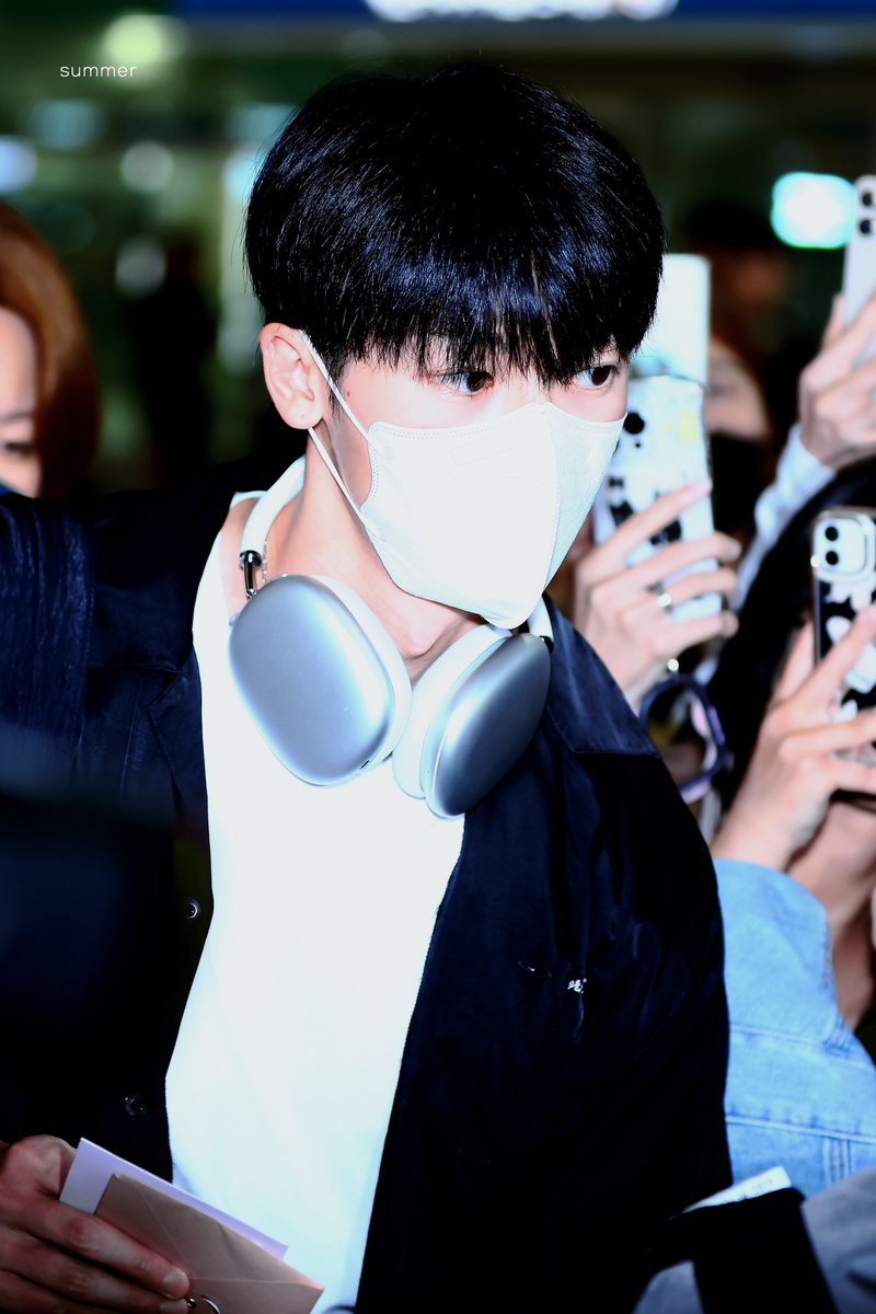 hsusummer31's tweet photo. ♡𝘏𝘈𝘗𝘗𝘠 許光漢 𝘋𝘈𝘠♡

231002 인천공항 입국 HQ

#허광한 #許光漢
#kuanghanhsu #greghan https://t.co/MpMfWlZldk