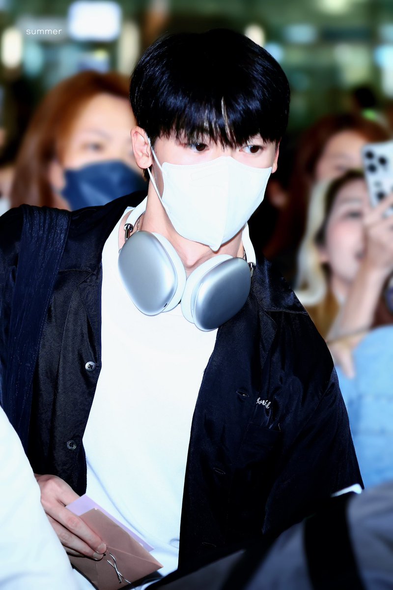 hsusummer31's tweet photo. ♡𝘏𝘈𝘗𝘗𝘠 許光漢 𝘋𝘈𝘠♡

231002 인천공항 입국 HQ

#허광한 #許光漢
#kuanghanhsu #greghan https://t.co/MpMfWlZldk