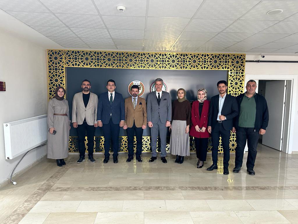 AgriBarosu's tweet photo. Ağrı Cumhuriyet Başsavcısı Adem Çalış ve Adalet Komisyonu Başkanı Abdullah Boyraz baromuza nezaket ziyaretinde bulundular. Nazik ziyaretleri için kendilerine teşekkür ederiz. https://t.co/1BMlnFDFvP