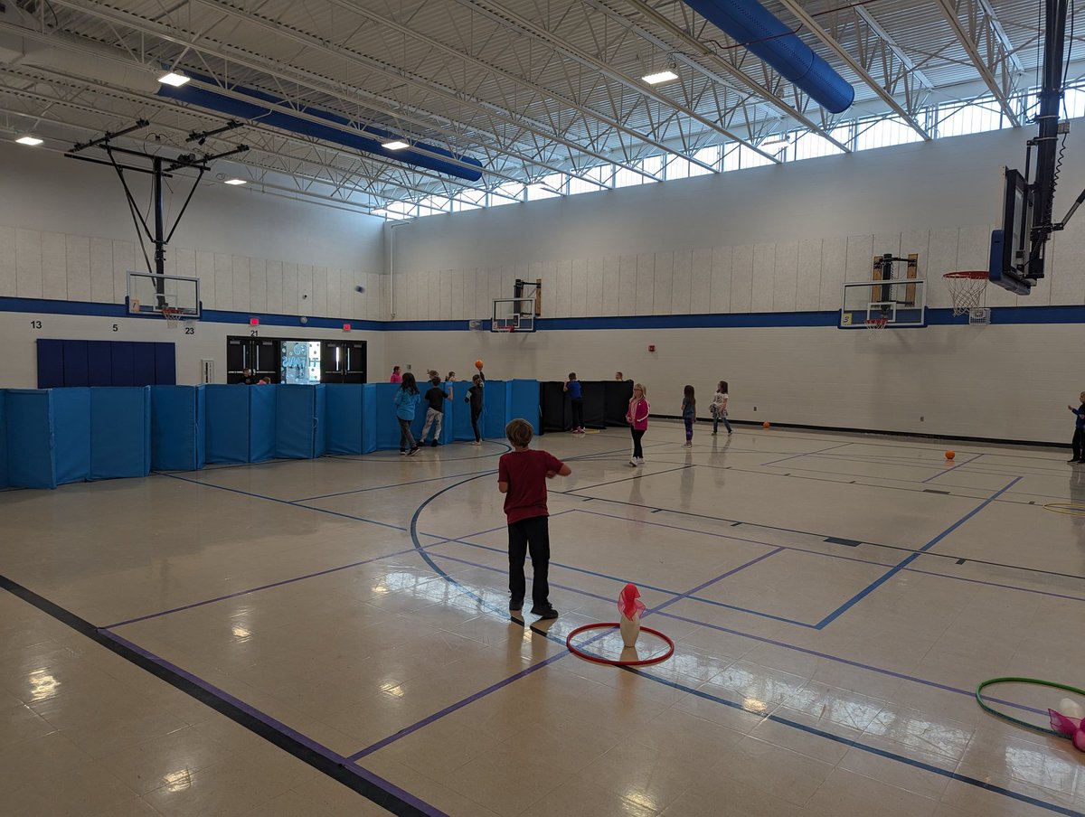 "Ghostbusters" on the hill today!!  5 ghosts per team and students try to knock over the other team's ghosts.  If you catch a ball you are allowed to run 1 lap to see where all the ghosts are hidden on the other side.  #PhysEd #InspiringexcellenceLC <a href="/OPENPhysEd/">OPEN Phys Ed</a>