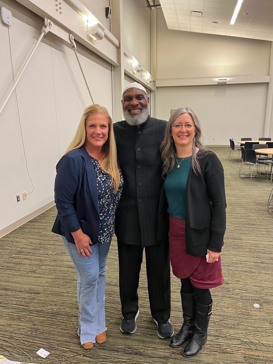 IAReading's tweet image. Last week, our team presented breakout sessions, hosted a dinner for endorsees of the dyslexia specialist program, met literacy superheroes like Dr. Dyslexia Dude, and more–all at the Decoding Dyslexia Iowa Education Conference! #ddia2023 #decodingdyslexia