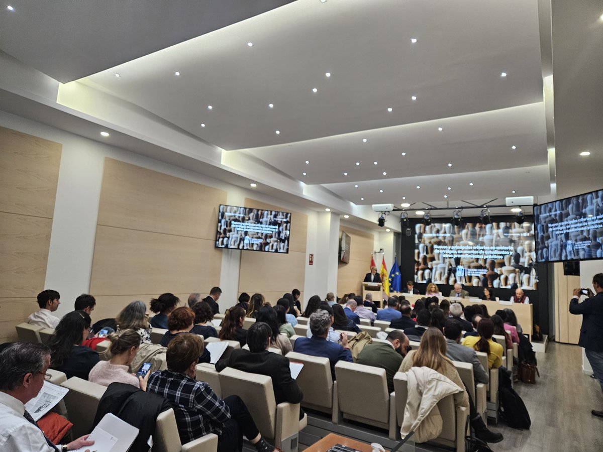 icam_es's tweet image. 🌎La sección de #extranjería del ICAM ha organizado la jornada &apos;Nuevos y principales criterios en materia de arraigos, en asuntos de estudiantes y otros procedimientos prácticos&apos;, presentada por Emilio Ramírez, Diputado bibliotecario del ICAM Responsable del Área de Extranjería⬇️