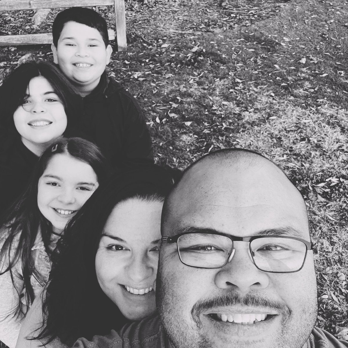 mikeoz's tweet photo. It’s with a heavy heart that I share that one of my best friends and one of the best dudes I know, @cardboardicons, has passed away unexpectedly.

Ben was a devoted father and boyfriend, a caring journalist-turned-public servant and an expert voice in the baseball card community. https://t.co/zoysWCLaqc