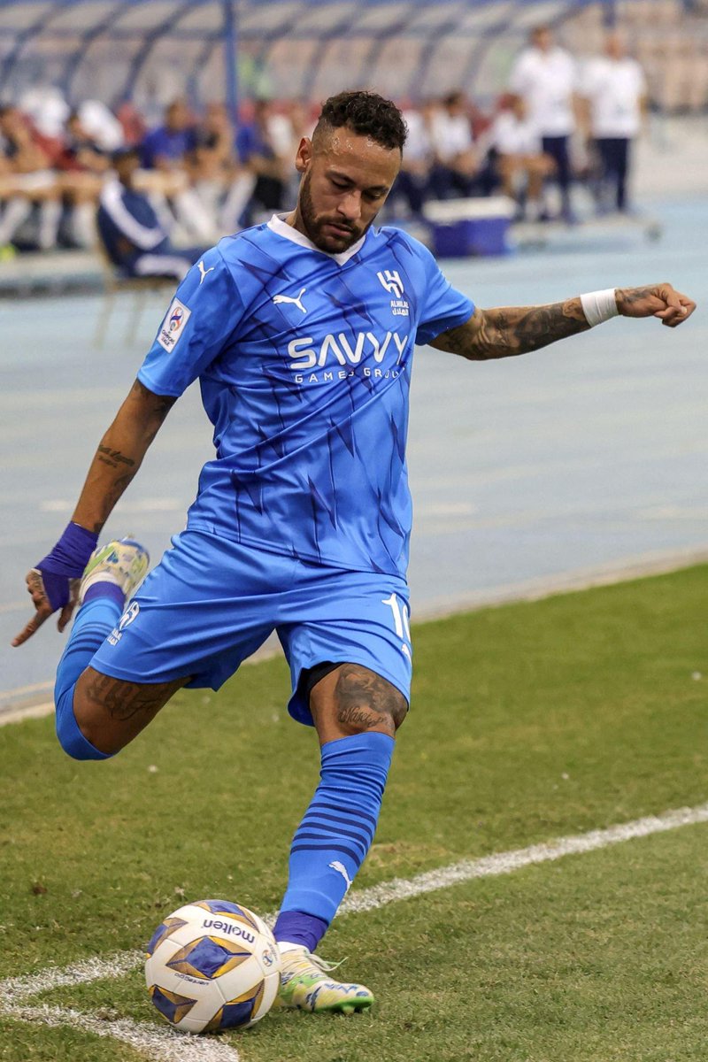 Todo mundo pensando na bola de ouro, eu aqui, pensando quando é que o Ney vai fazer a cirurgia no joelho. 

Essa espera vai me deixar maluco... 😥