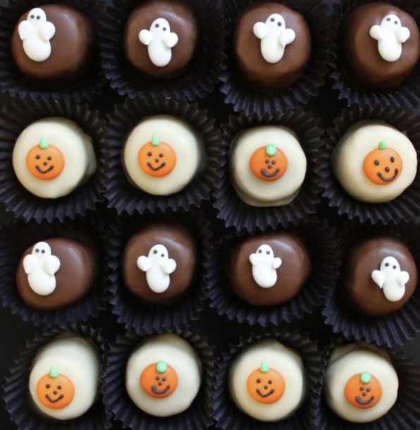 DowntownBUR's tweet photo. @seescandies, located at the @BurbankTownCtr makes the best Halloween treats! Get excited for #Halloween, Downtown Burbank! https://t.co/tVLopj3gzv
