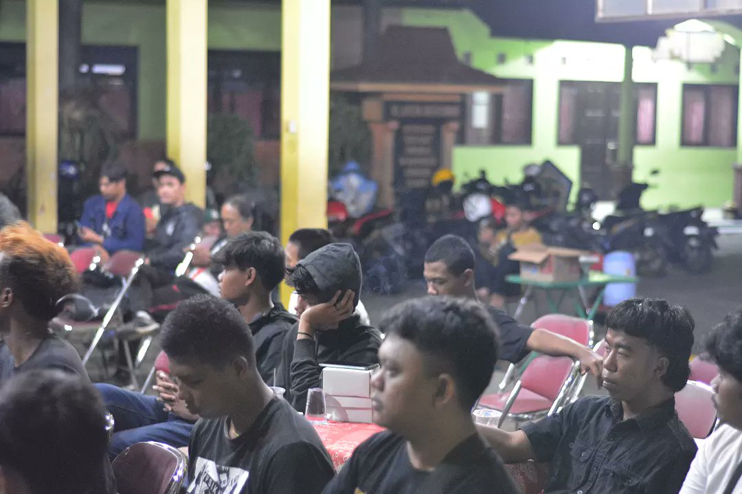 Alaska_PSIK46's tweet photo. Sambung Roso!
Sepakbola adalah romantisme cinta paling nyata #alaskapsik https://t.co/FrS0bntjjn