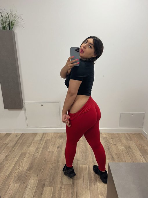 Im your Tinder Date.  Match me on Onlyfans ❤️ https://t.co/UmabBj5lnB