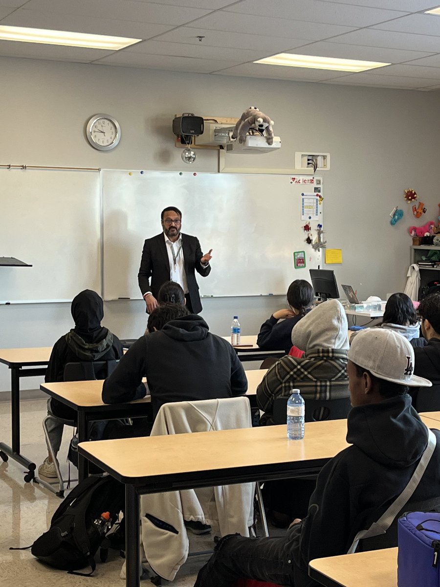 One of the most rewarding things about my job is engaging with youth in our Ward. So pleased to speak to the Leadership Class at Nelson Mandela High School this morning on how to they can contribute within their community. #Ward5yyc #yyccc #yycyouth