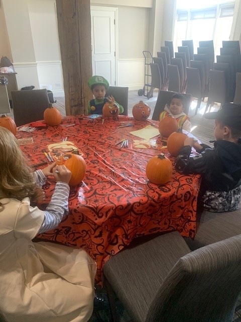 THEOAKVILLECLUB's tweet photo. Our Mini Members had a Halloween Party on October 22 where they watched a Halloween movie on the big screen, showed their costumes, got glitter tattoos and decorated Pumpkins https://t.co/xTADWicooy