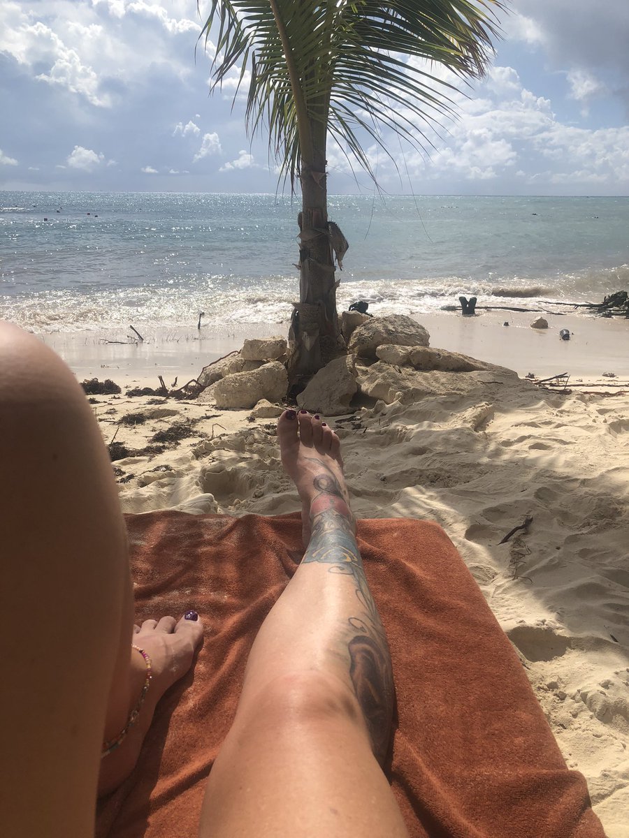 Respect your body when it’s asking for a break

Respect your mind when it’s seeking trust

Honor yourself when you need a moment for yourself 

#MondayMotivation
#VitaminSea #SandyToes 
#SunKissedNose 👙🏖