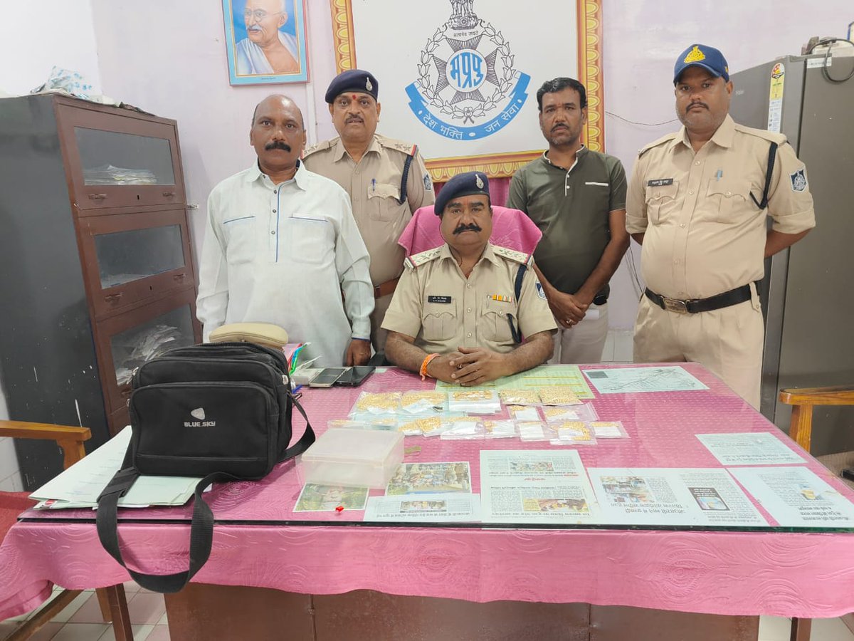 SP Railway Jabalpur (@sprailjabalpur) on Twitter photo जीआरपी गाडरवाड़ा ने चेकिंग के दौरान बिना वैध दस्तावेज के ले जा रहे हैं 20लाख 64 हजार रुपए कीमत के सोने की आभूषणों को किया जप्त। जीआरपी गाडरवाड़ा ने चेकिंग के दौरान बिना वैध दस्तावेज के ले जा रहे हैं 20लाख 64 हजार रुपए कीमत के सोने की आभूषणों को किया जप्त।