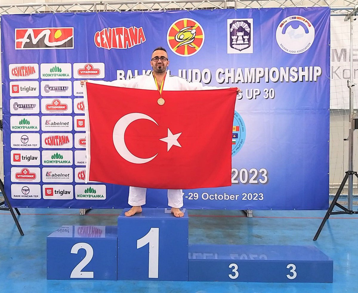 diyarbakirbld's tweet photo. Judo sporcumuz Selman Süren'den şehrimizi gururlandıran başarı...🥋🥇

Sporcumuz Kuzey Makedonya’nın Pirlepe kentinde düzenlenen Veteranlar Balkan Şampiyonası’nda birinci olarak Balkan Şampiyonu oldu. 🥋🇹🇷

Sporcumuzu tebrik ediyor, başarılarının devamını diliyoruz 👏🏼💐

#UyanışGençlik #BaşımGözümÜstüne