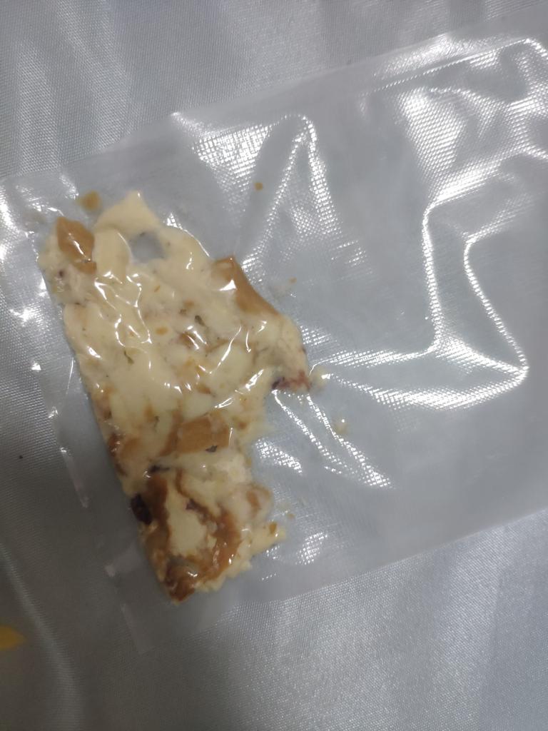 黄金圣水口嚼面包走一走，沐老师寄挺多的，河南寄出，都是真空，放心使用。 #黄金圣水 #口水 #定制视频 #原味内内 #原味袜子 #原味棉袜 #臭袜子 https://t.co/8TJtAVXWqT