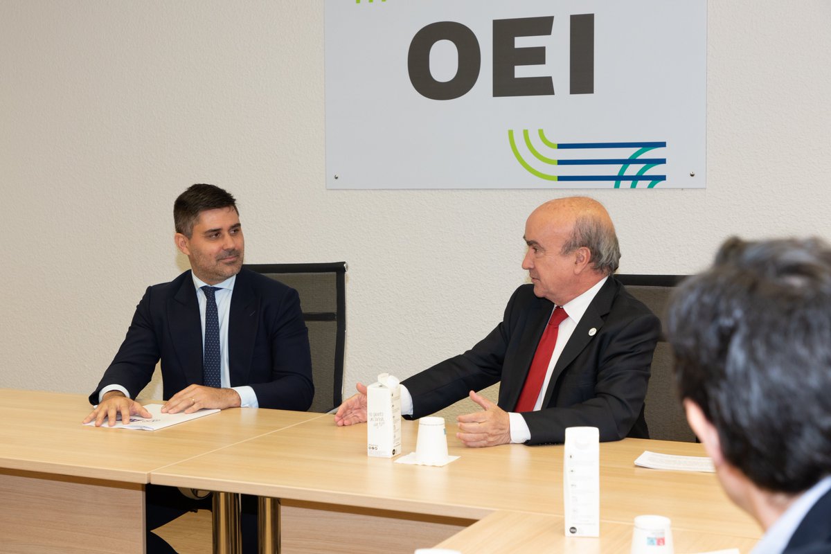 📚⚽️ #AFEFútbol sella un acuerdo marco para la capacitación y educación de futbolistas de Iberoamérica.

👉🏻 Se trata de un acuerdo de colaboración con <a href="/FIFProAmerica/">FIFPRO Sudamérica</a> y <a href="/EspacioOEI/">OEI</a>.

🔗 afefutbol.com/acuerdo-OEI