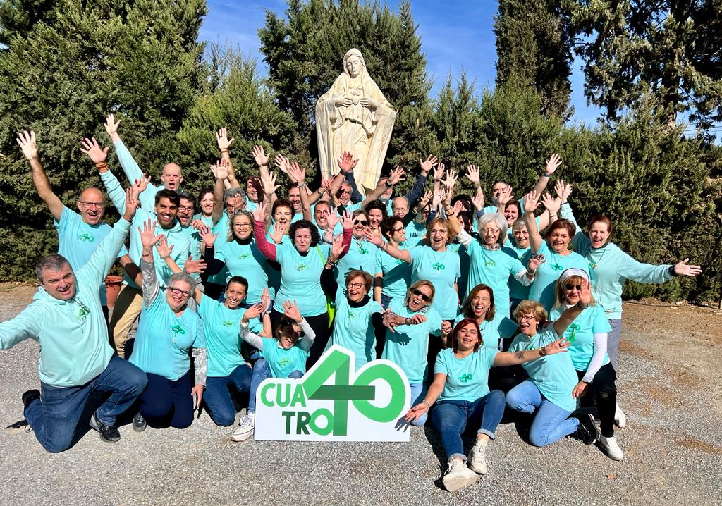 ACGevangelizar's tweet photo. Este fin de semana se ha celebrado el segundo #cuatro40 de la parroquia de Cristo Rey de @diocesisdejaen
El Espíritu ha soplado con fuerza 🔥🕊️🙌🙌
Algo nuevo está brotando... 🌱
¡¡y nuestros hermanos de Jaén lo están notando!!
#PrimerAnuncio #ACGevangelizar #ACGacompañar https://t.co/6fTFip5AHg