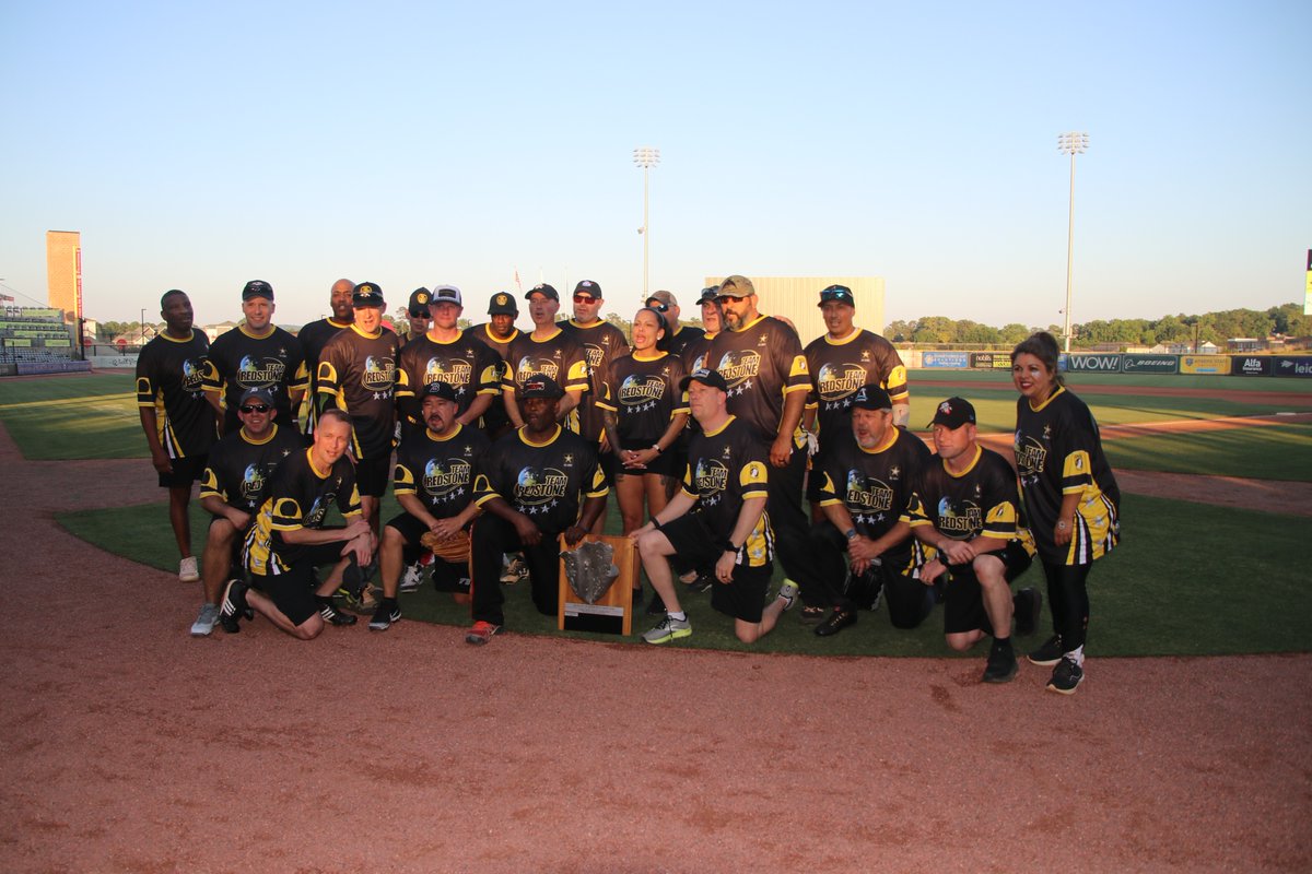 What makes us #ASmartPlace for Veterans? We offer the Huntsville VA Clinic, Army &amp; Air Force Exchange Service, Huntsville Madison Co. Veterans Memorial, the annual Armed Forces celebration, and one of the largest Veterans Day parades in the country. 

MORE:ow.ly/sACJ50Q291Y