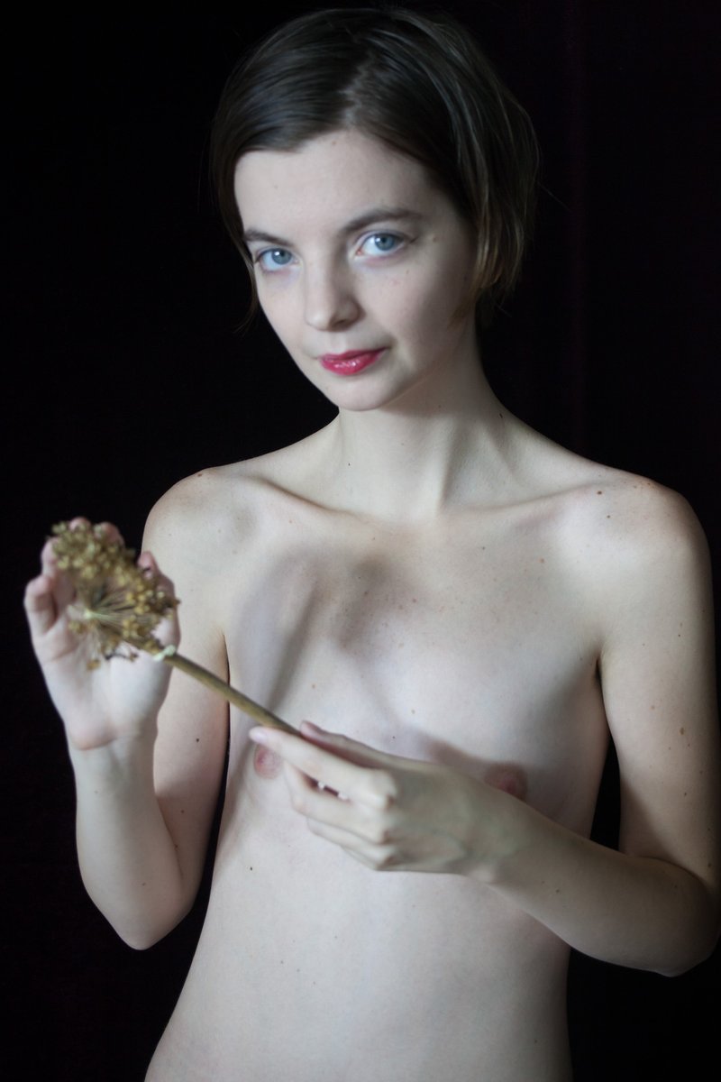 #horny присоединяйся здесь
Каждый раз, когда кто-то ретвитит эту фотокарточку, в мире исчезает один пуританин-душнила-ханжа-моралист  (А ретвитнувший получает фоточку в ЛС, если они открыты ;3)  #нюдсочетверг
#нюдс в лс ТОЛЬКО при наличии комментария

#adult18  I wantt to lick