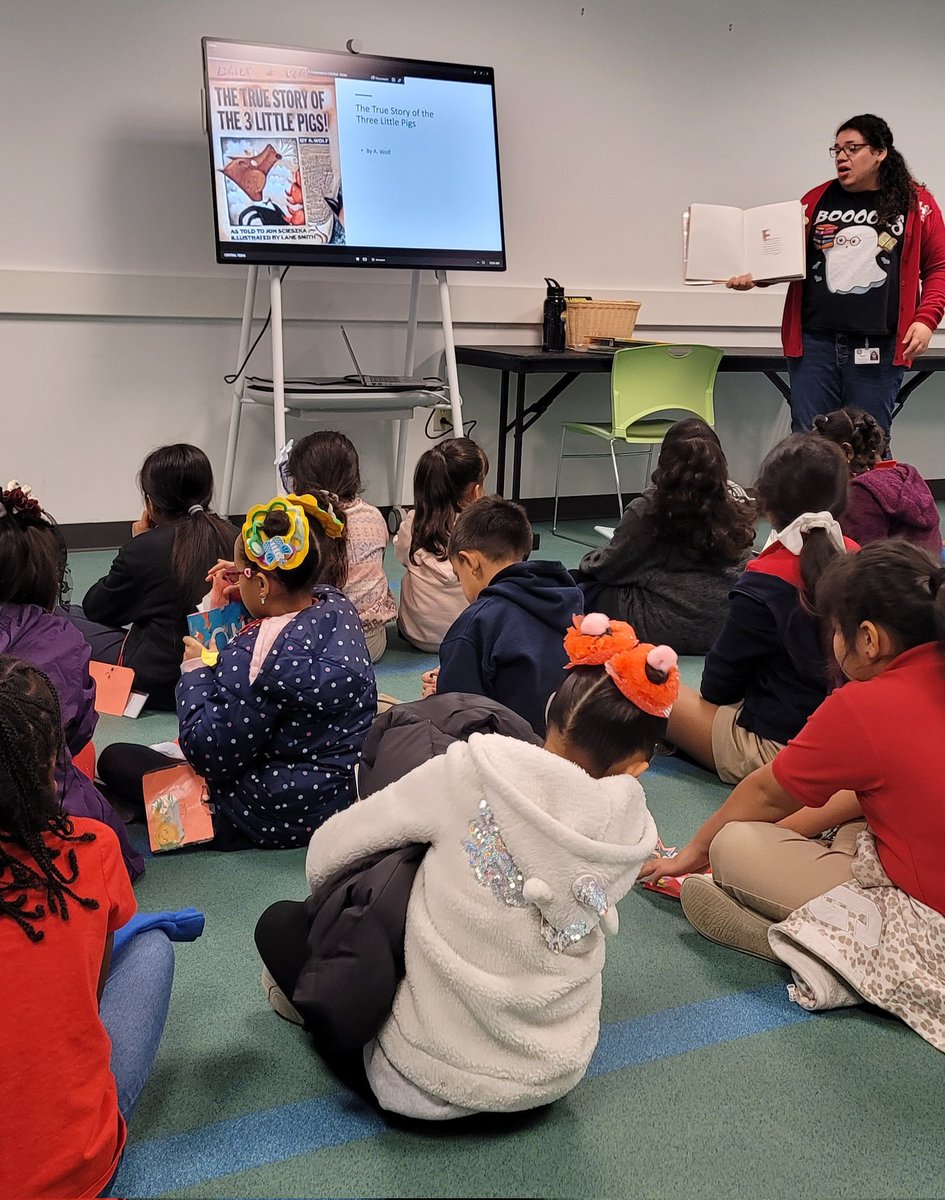 Book checkout, book care, & storytime during our field trip. Loved it! @houstonlibrary @Aliefsneed @Alief_Libraries #Readers4Life
#SneedReads