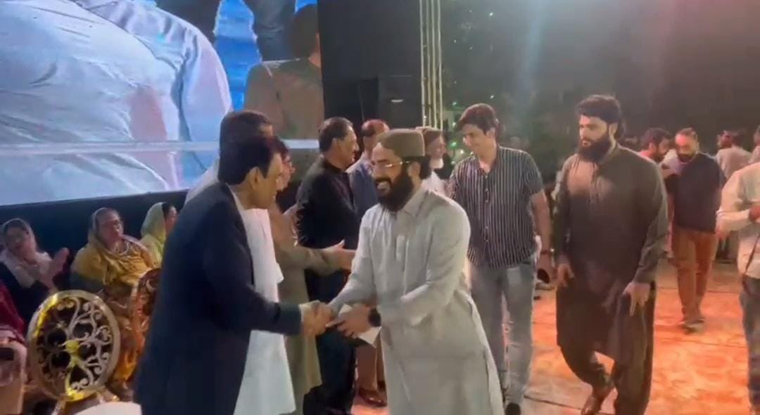 MQMPKOfficial's tweet photo. متحدہ قومی موومنٹ پاکستان کے لیاقت آباد جلسہ میں تحریک لبیک پاکستان کی سابقہ مرکزی مجلس شوری کے رکن و سابقہ امیر کراچی تحریک لبیک پاکستان علامہ رضی حسینی نقشبندی نے ایم کیو ایم پاکستان کے فکر و فلسفہ سے متاثر ہوکر اپنے ساتھیوں سمیت شمولیت کا اعلان کیا @allaboutmqm https://t.co/SAcP5Wz41Y