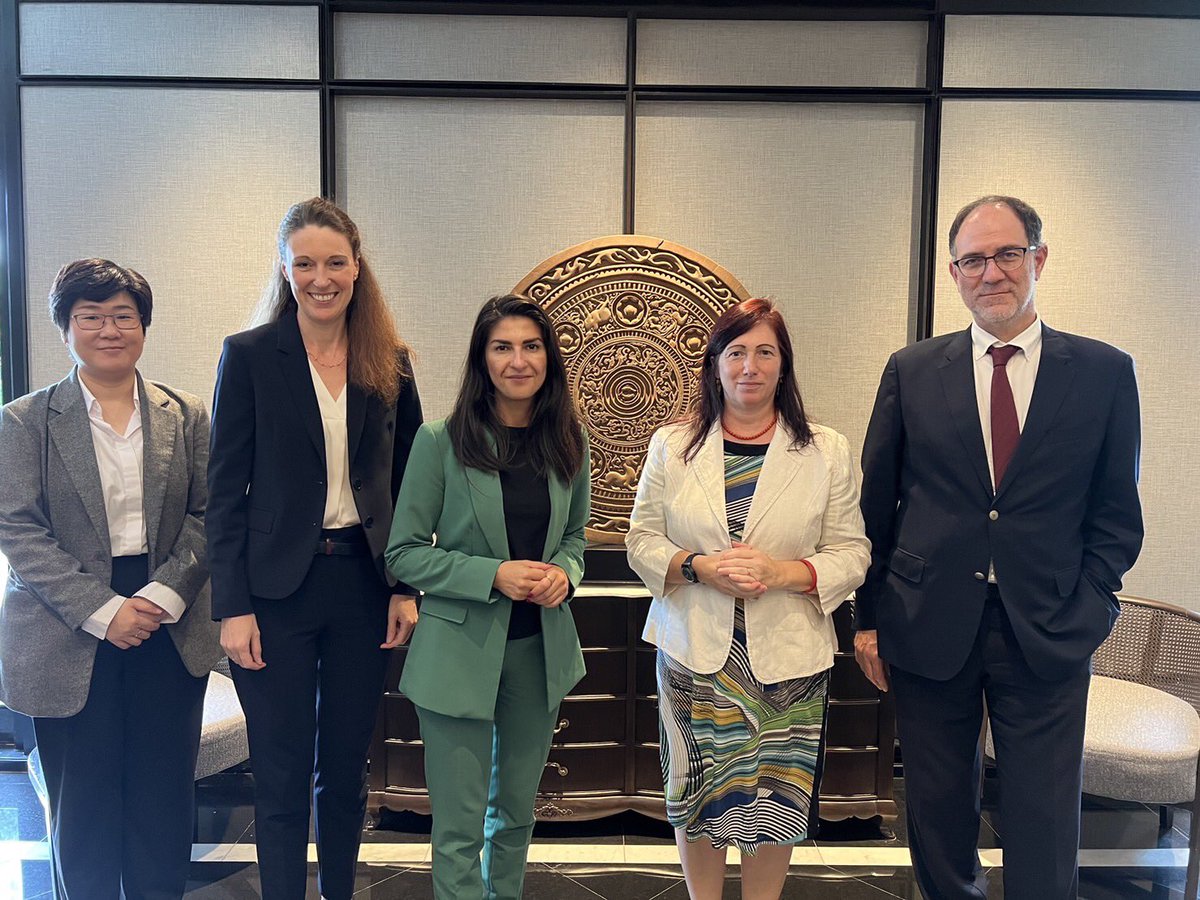 CelineACaro's tweet photo. MP @SerapGueler 🇩🇪 is in Bangkok today, upon invitation of @KASonline, to discuss security issues, 🇹🇭 foreign policy, eco. developments &amp; #FTA perspectives w/ the EU as well as 🇹🇭 politics &amp; civic participation. Thanks @WanMuhamadNoor, @aim_theerarat, @GermanAmbTHA, @EUinThailand https://t.co/XtgPVMVNPw