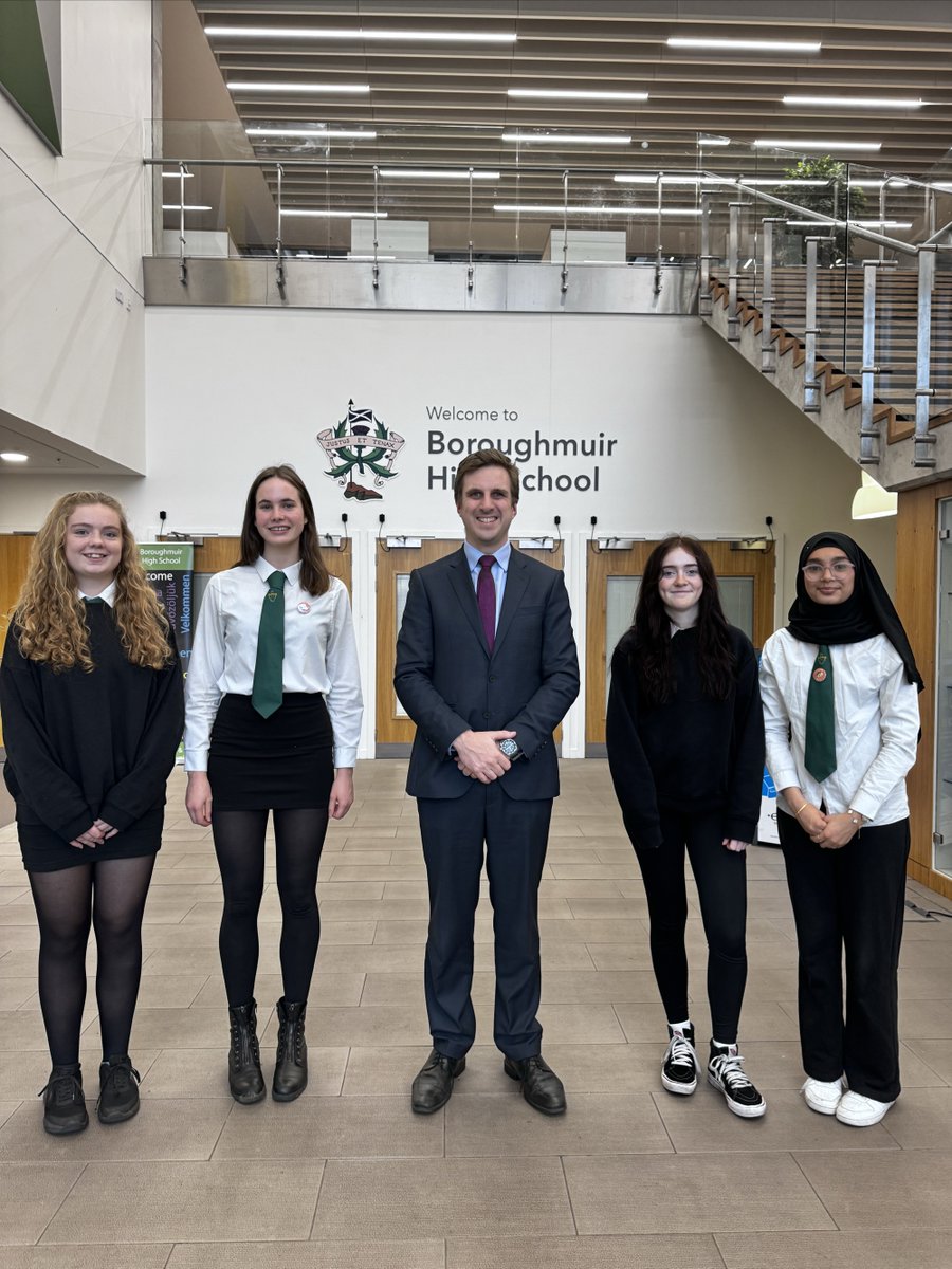 Fantastic to speak to S5 students about leadership <a href="/BoroughMuirHS/">Boroughmuir High Sch</a> this afternoon. 

An excellent discussion on the values and decisions that drive leadership and how young people can actively play a part in leading on change.

Thanks for having me!