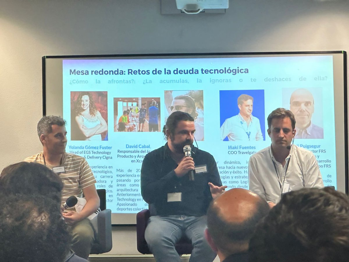 Escuchando a Rafa Dorado en el #Oktobertech un evento organizado por #traveltechlab de <a href="/Hotelbeds/">Hotelbeds</a> group #deudatecnologia