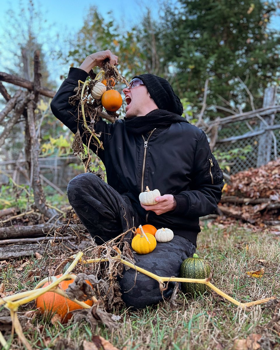 RevenantFX's tweet photo. You Think This Is Fuckin A Costume?! This Is A Way Of Life!😜🎃Halloween Is Tomorrow! Have You Picked Your Pumpkins Yet?!🎃🦇💀👻 
#Halloween2023 #PumpkinSeason #PumpkinPatch #HalloweenLife https://t.co/VWI83vcCn1