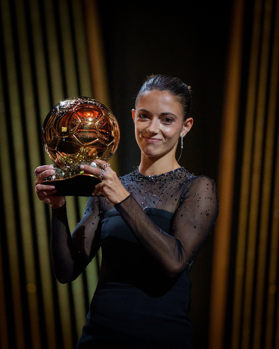 Felicidades @AitanaBonmati!!! Premio muy merecido después de un año espectacular. A disfrutarlo!❤️ #BallonDor