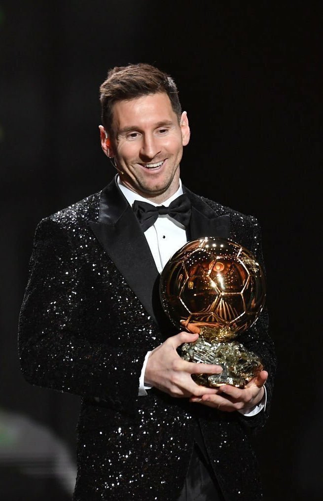 the_eamensah's tweet photo. 2010:
- Messi: 60 G/A
- Xavi and Iniesta: World Cup.
- Sneijder: Treble, World Cup runner up & topscorer. 
- BALLON D’OR WINNER: Messi

2018:
- Ronaldo: 58 G/A & UCL topscorer.
- Modric: World cup runner up. 
- BALLON D’OR WINNER: Modric 

2023:
- Haaland: 71 G/A plus a Treble 
- Messi: World Cup 
- BALLON D’OR WINNER: Messi

They change the rule every year for their guy, the favouritism is so CLEAR