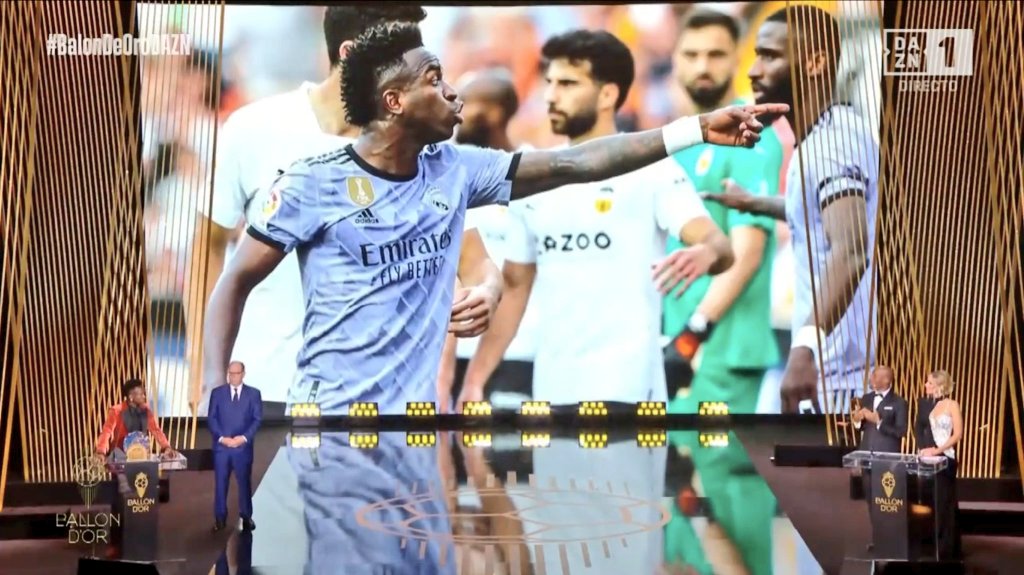 MemelenciaFC's tweet photo. No tenemos jugadores nominados, pero no pueden vivir sin el Valencia CF. El mejor equipo del mundo 🦇 https://t.co/vMitay3AyH