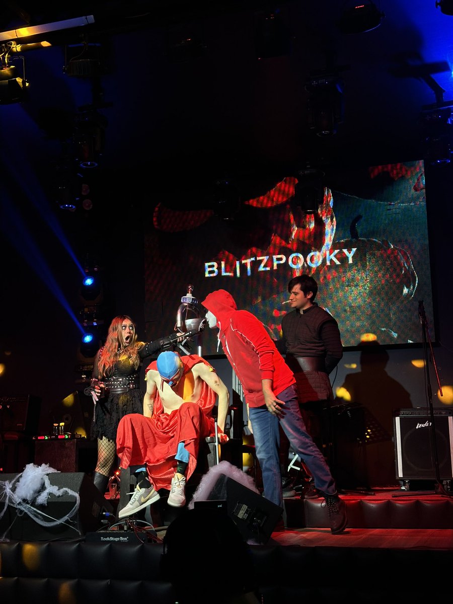 amablitz's tweet photo. Gracias por su apoyo ayer en el Blitzpooky, un año más de esta fiesta. Lo más importante que mis amigos y ustedes disfrutarán y creo que se logró✨💖 Estoy triste porque casi no me tome foto con nadie 😩�� #Blitzpooky https://t.co/TMpMjMGuTk