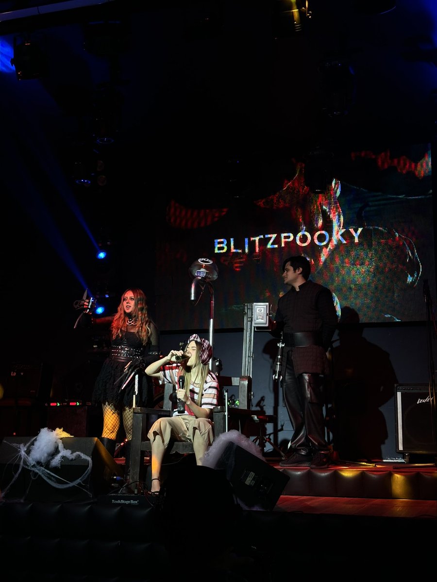 amablitz's tweet photo. Gracias por su apoyo ayer en el Blitzpooky, un año más de esta fiesta. Lo más importante que mis amigos y ustedes disfrutarán y creo que se logró✨💖 Estoy triste porque casi no me tome foto con nadie 😩�� #Blitzpooky https://t.co/TMpMjMGuTk