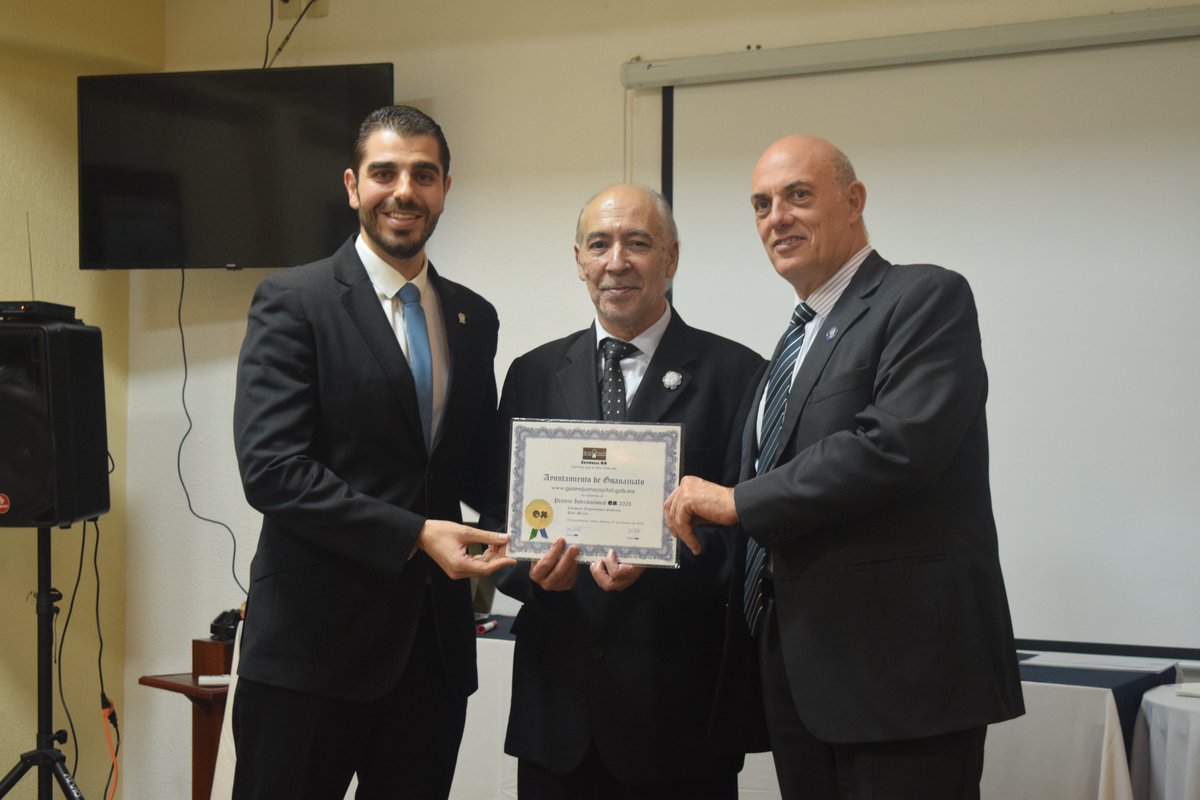 EditorialOx's tweet photo. La Web del Ayuntamiento de Guanajuato, Capital del Estado de Guanajuato (México) recibió el Diploma-Certificado del Premio OX 2023. https://t.co/dz0ji4lTHZ