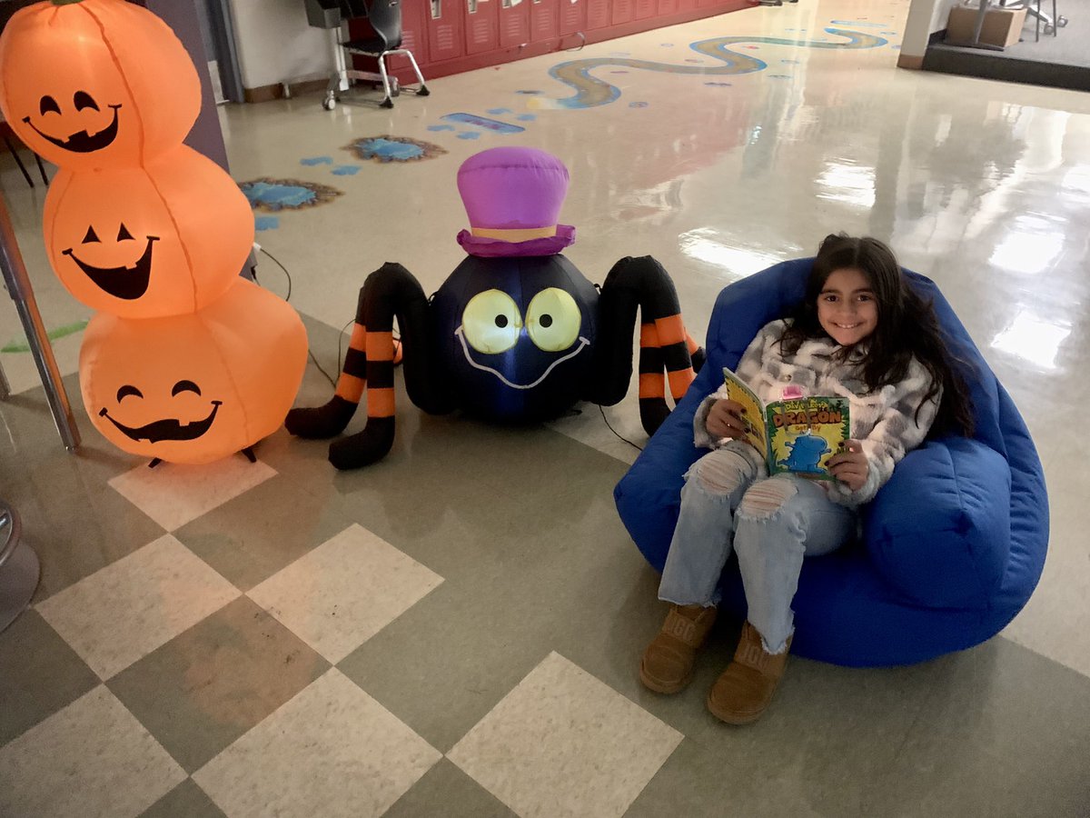 sandra_benson2's tweet photo. My students had fun Halloween flashlight reading! #BuchananBears #LivoniaPride https://t.co/S5RCD8bd5b