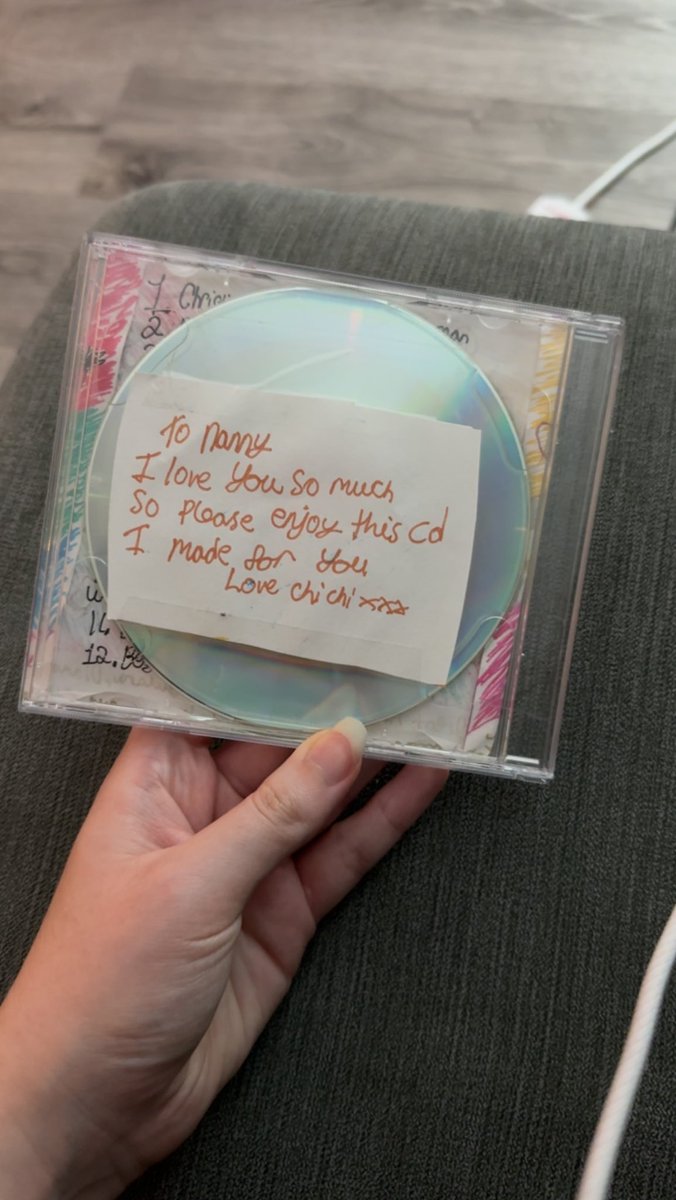 chiwithaC's tweet photo. crying at this hand made CD i made for my nan when i was 8 thinking she’d love some pirated pop hits https://t.co/t2dMjhUYHK