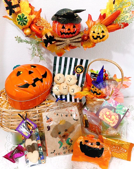 Happy Halloween です今年も、たくさんお菓子を頂きました大原そうちゃんの商品がある奇跡 