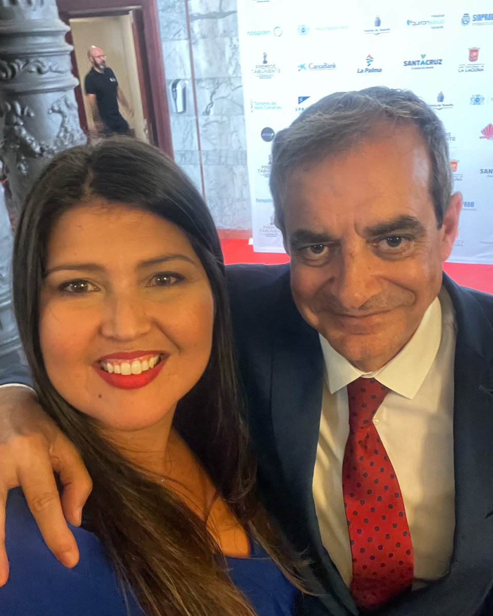 aruallopez's tweet photo. Hoy termina una etapa de mi vida laboral y personal..después de 10 años nos separamos.. después de 10 años hablándonos y viéndonos casi a diario, se separan nuestro caminos! Me has enseñado tanto, q hoy me siento perdida, pero me has enseñado tan bien.. q se q mañana cuando me.. https://t.co/JpjLvotpkm