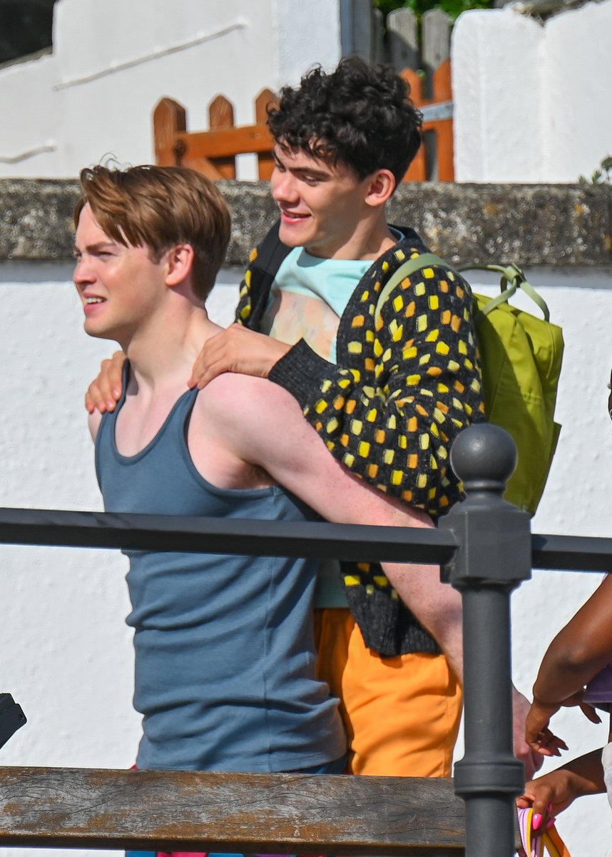 dailyjlocke's tweet photo. joe locke and kit connor on the set of heartstopper ☀️ (s3 spoiler) https://t.co/74EObXzSRw