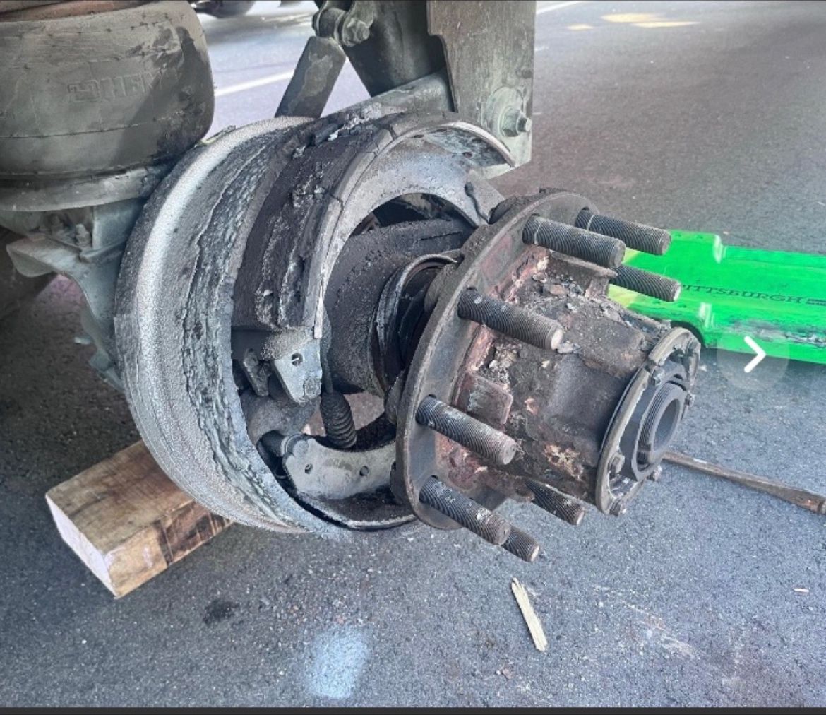 steveflanagans2's tweet photo. Preventative maintenance pays! Call us to schedule your next PM service 856-486-0606.
#steveflanagansautoandtruckservice #truckrepairshop #PMservice #oilchanges #24hourtowing #roadservice https://t.co/nK0kWXTg6V