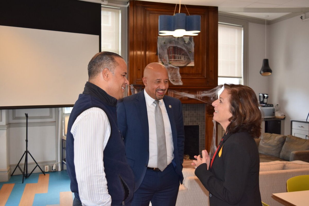 Raise your hand if you're still beaming over our incredible Read for the Record Day this past Thursday? 🙋🏽 We had so many wonderful events go on last Thursday. A special thank you to Senator <a href="/Payano/">Pavel Payano</a> and <a href="/mayorlawrencema/">Mayor Brian A. DePeña</a> for attending and reading #WithlotofLove by <a href="/jetchez/">Jenny Torres Sanchez</a>!