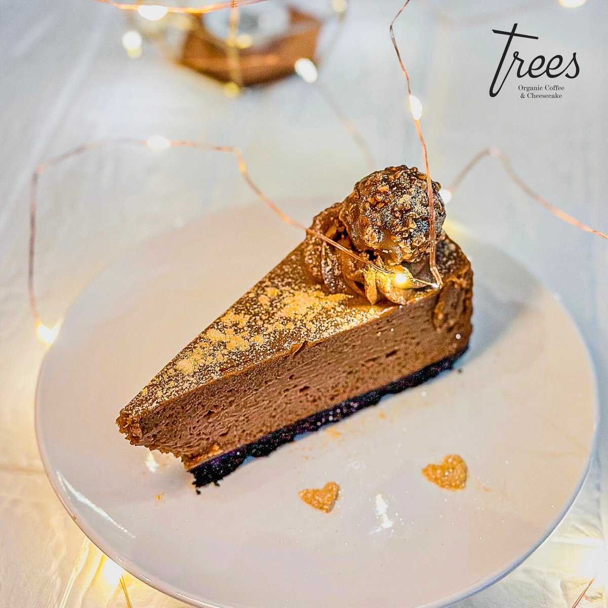 Ferrero Rocher is back and better! Nutella + Ferrero Rocher = Paradise! 📷 

This fantastic creation will combine the premium cream cheese with the signature flavour of Nutella. But that's not all! Every slice will have a complete piece of Ferrero Rocher 😍 #vancouverfoodie