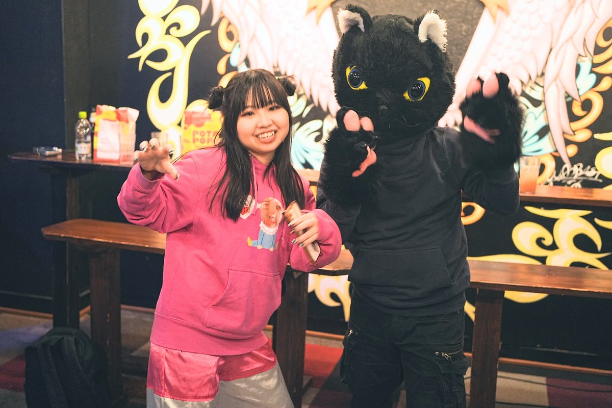 123_ISHIYAN's tweet photo. 今日は #ハロウィン なの
今頃気がついた。
私には縁が無いのけど
#DREAMCUBE で
#仮装 してる #二人組 発見
これも、#ハロウィン?
#ウルトラマン と
#黒猫 https://t.co/Kb3TuywjI9