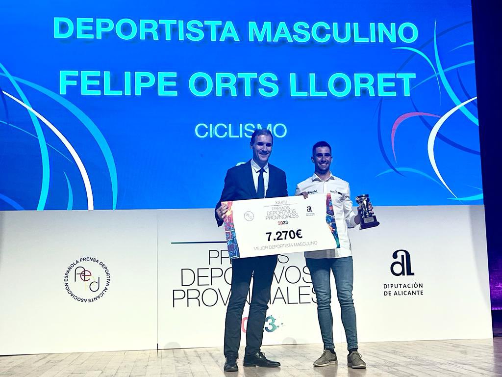 El ciclista de La Vila Joiosa Felipe Orts se alza con el premio al Mejor Deportista Masculino de la provincia de 2022. Impresionante trayectoria la de este joven que está haciendo historia en el ciclocrós mundial. <a href="/toniperezbnd/">Toni Pérez</a> <a href="/BernabeCanoES/">Bernabé Cano</a> 🏆🎊👏🏻