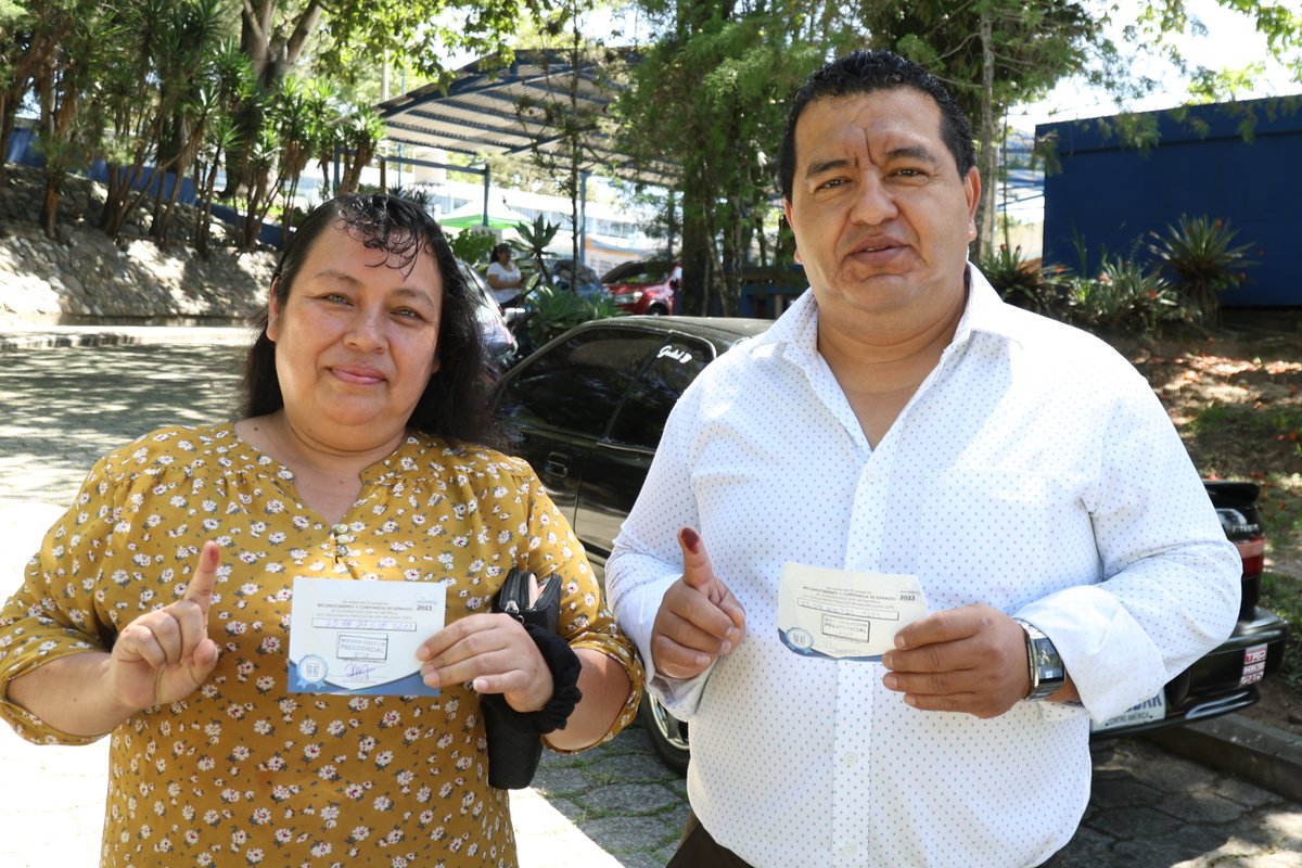 JEDCGuate's tweet photo. Al Instituto Pemem, varias familias acudieron a votar.
La @JEDCGuate cumplió con su misión "Somos un órgano autónomo de carácter temporal, encargados de organizar, desarrollar y vigilar con integridad y eficiencia el proceso electoral del Distrito Central".
#EleccionesGT2023 https://t.co/S8CVA5PK8b