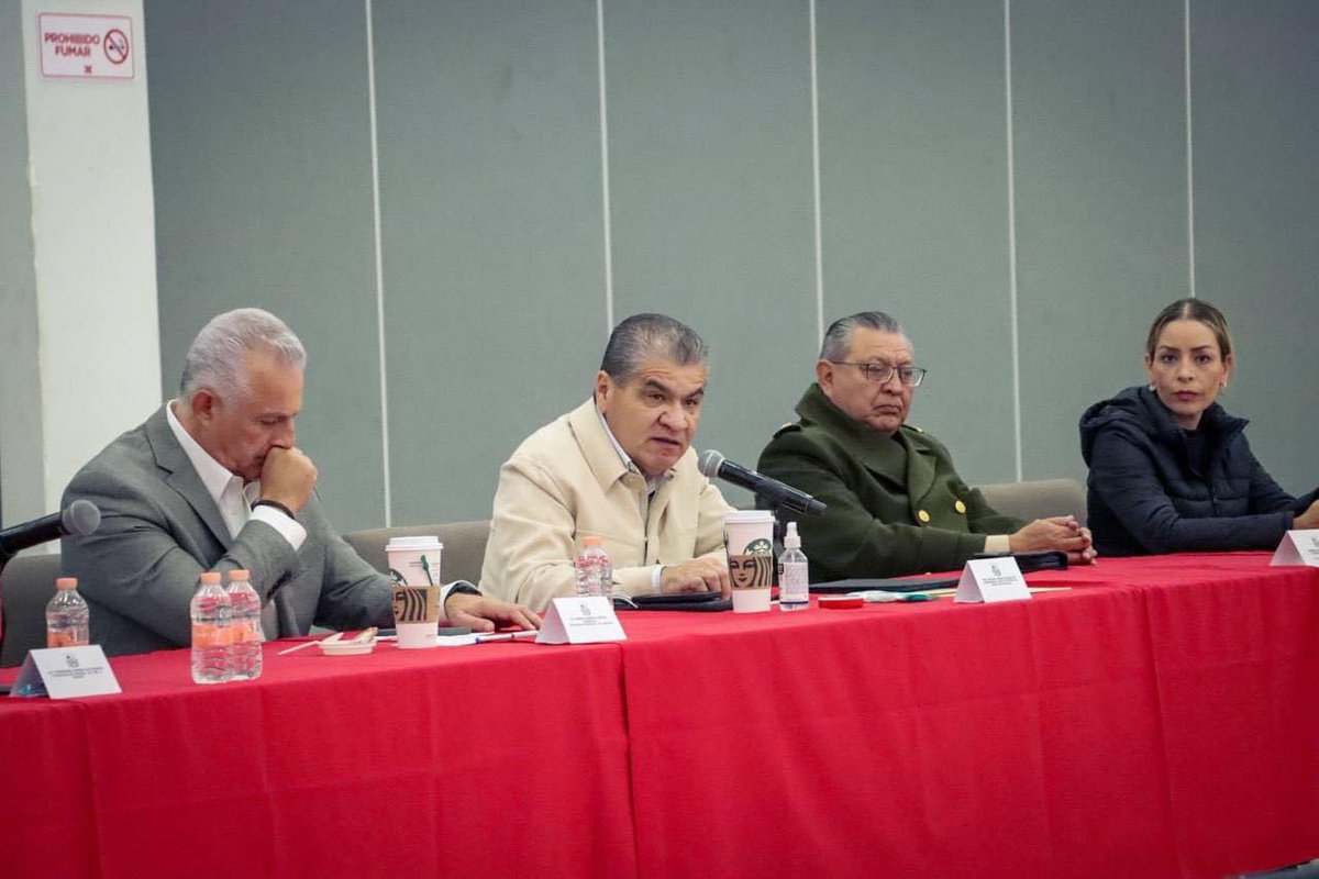 charro_rl's tweet photo. Como cada lunes acompañando a nuestro Gobernador Ing. @mrikelme en la reunión de subcomité técnico de Salud Región Laguna, donde en temas de salud la situación se mantiene estable y la vacunación contra influenza tiene un avance del 30%.

#JuntosLoHacemosMuchoMejor https://t.co/0JqJxAtTAs