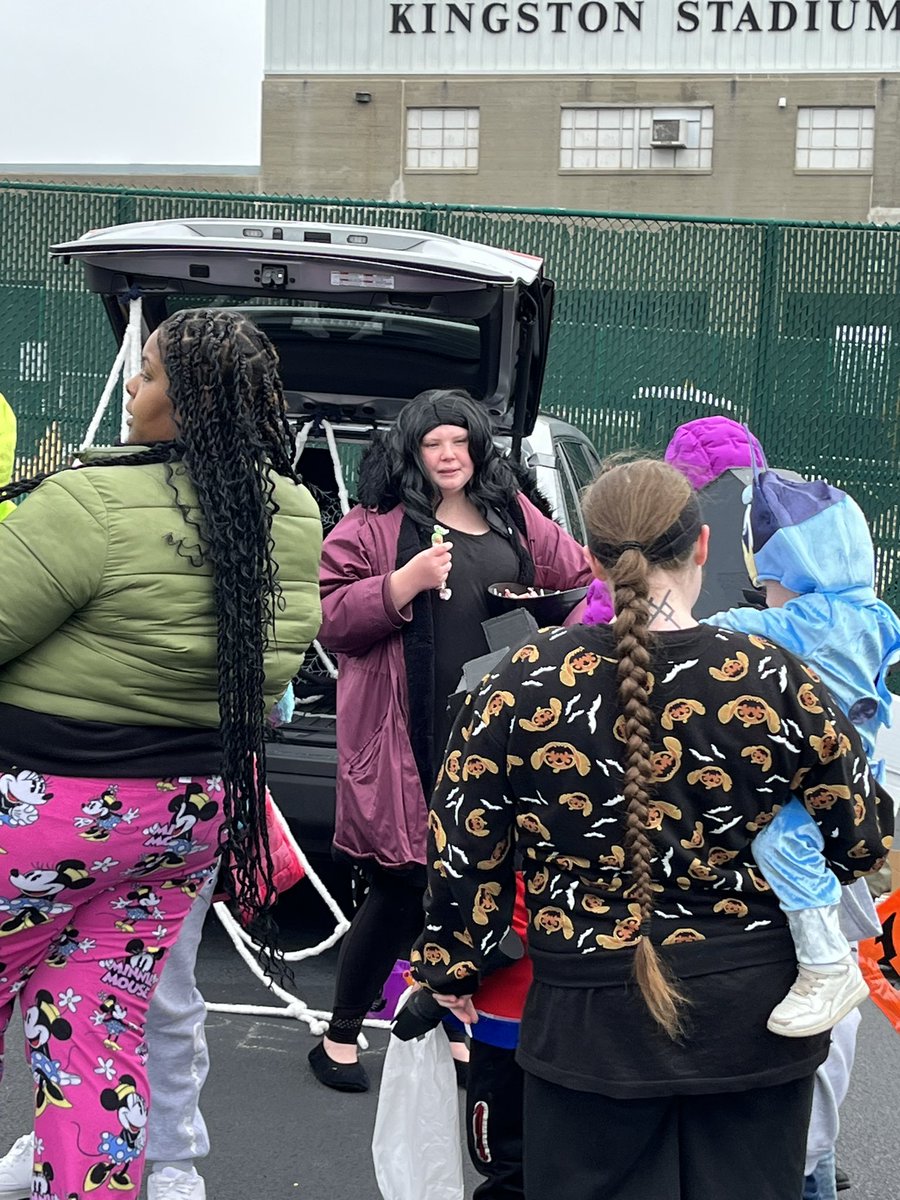 CedarRapidsEA's tweet photo. What a blast! Thank you for participating in our 4th annual Trunk or Treat. https://t.co/qp0laqFrUN