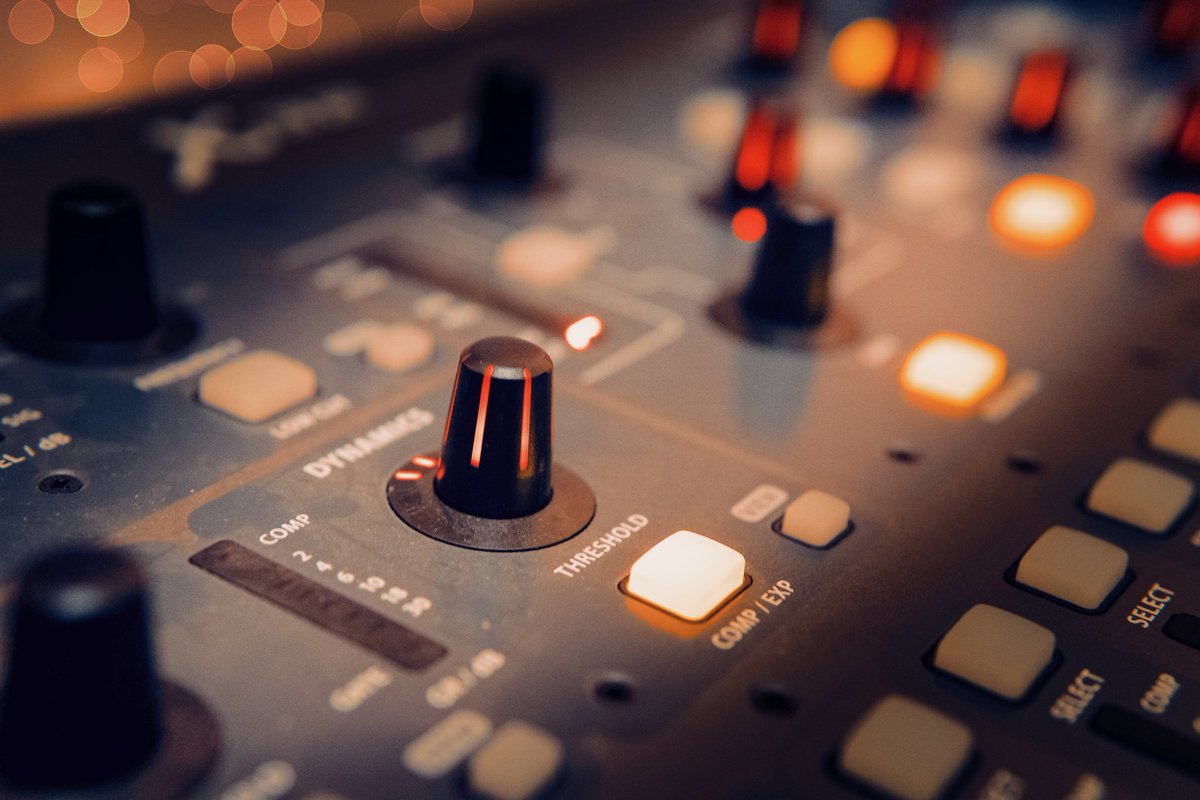 Blackvoltaudio's tweet photo. Somos especialistas en proyectos de audio, proveemos a nuestros clientes con equipos y soluciones desde una nueva perspectiva.
Algunos de nuestros servicios son:
✅ Consultoría Experta.
✅ Gestión e Instalación de proyectos AV.
✅ Venta de equipo totalmente nuevo
#Blackvolt https://t.co/wlV3vRdzSI