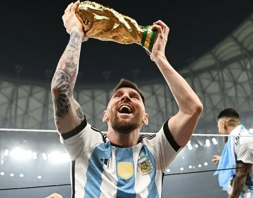 🏆 LIONEL MESSI É O VENCEDOR DA BOLA DE OURO 2023!

O ÚNICO JOGADOR DA HISTÓRIA DO FUTEBOL COM 8 BOLAS DE OURO!

MELHOR JOGADOR DA HISTÓRIA! 🐐